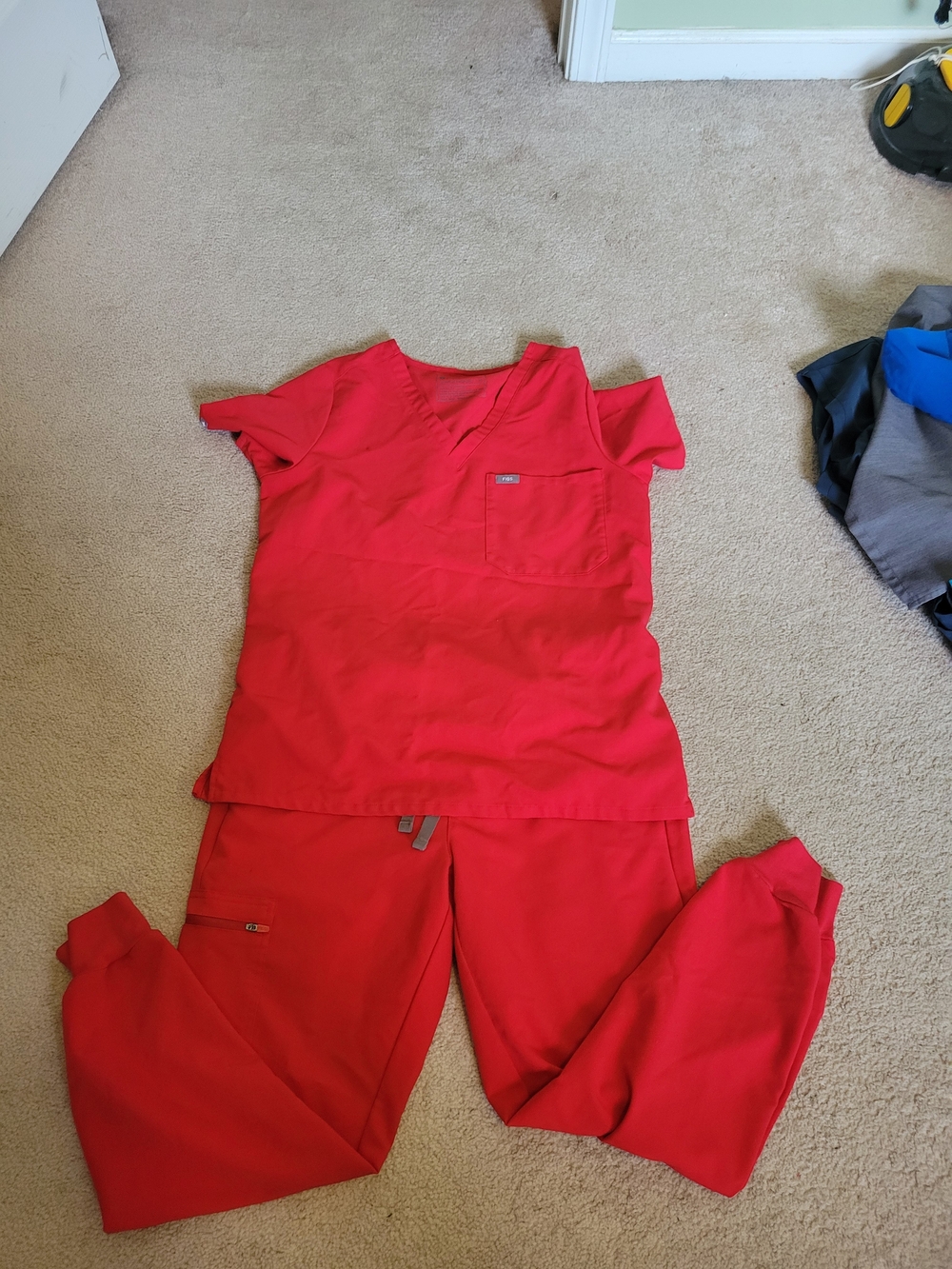 FIGD Scrub Set